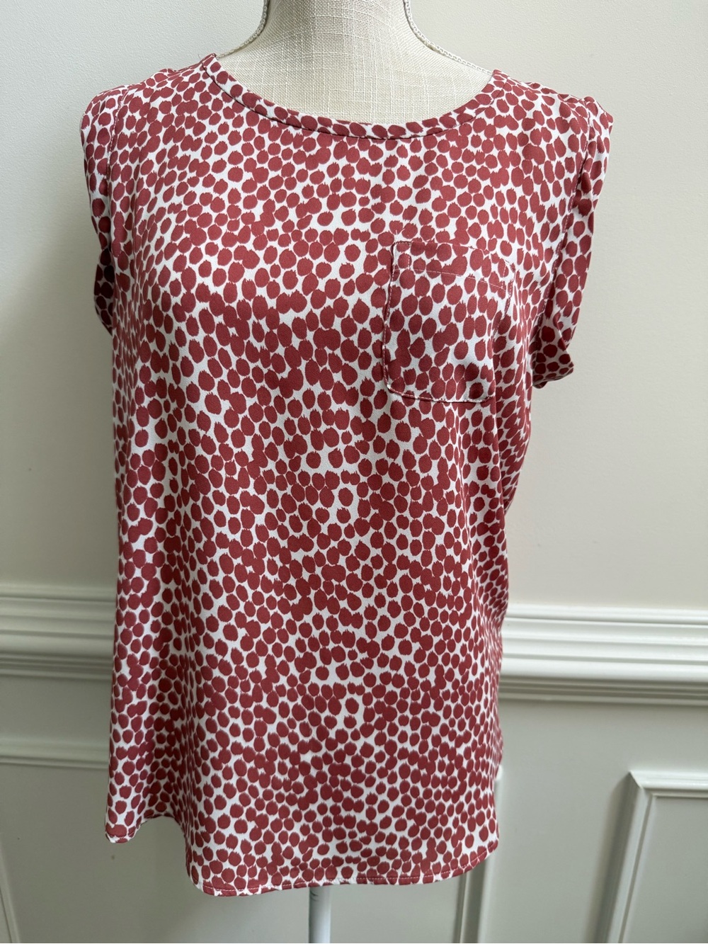 LOFT Sleeveless Dot-Print Camisole in Brick Red and White